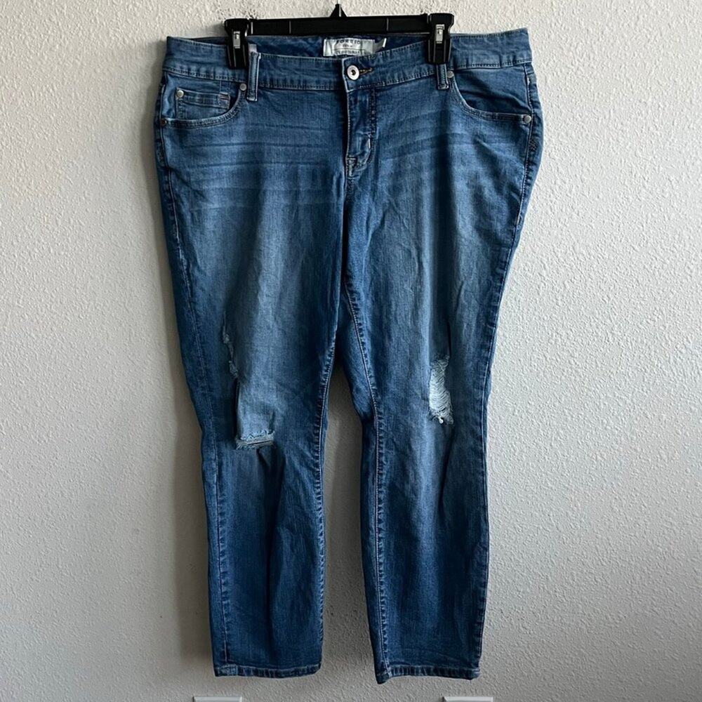 Torrid Women's Boyfriend Stretch Distressed Medium Wash Jeans Size 14
